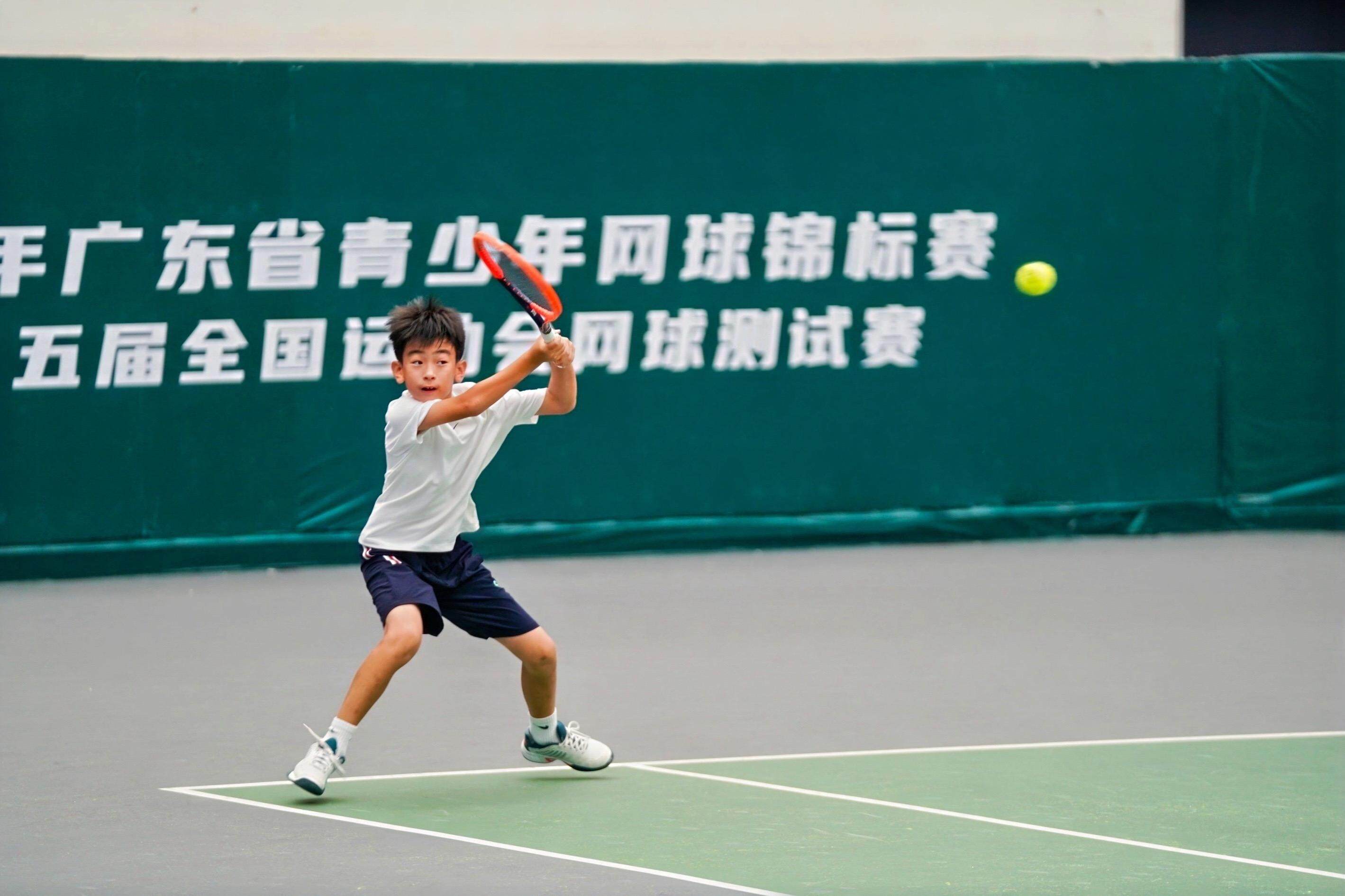 小将顶住压, 小时