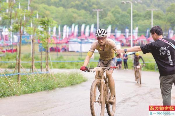 小镇举行, 恩平是中国