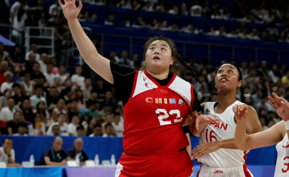 在攻防两端 在攻防两端