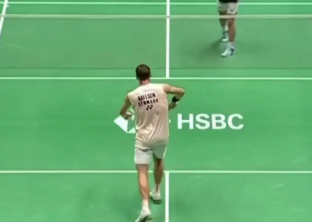 le, 摇摆发球, 系很铁