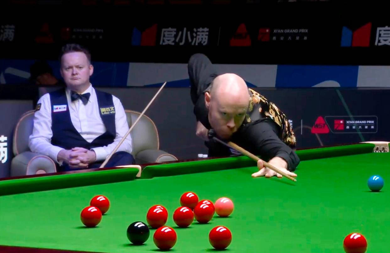 慎碰到蓝球, 马克